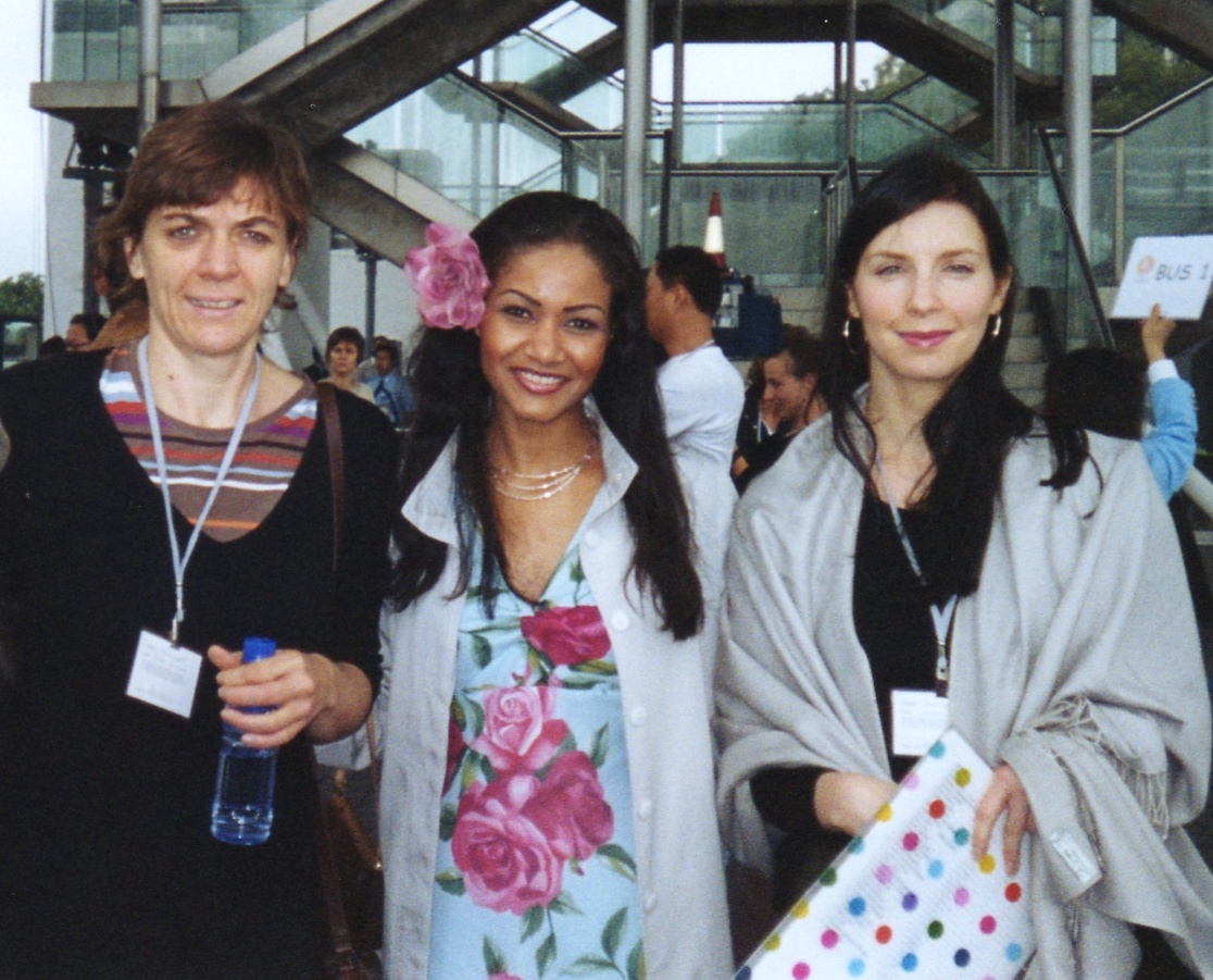 Chaperonner par ces adorables femmes au coeur généreux à Miss World 2003